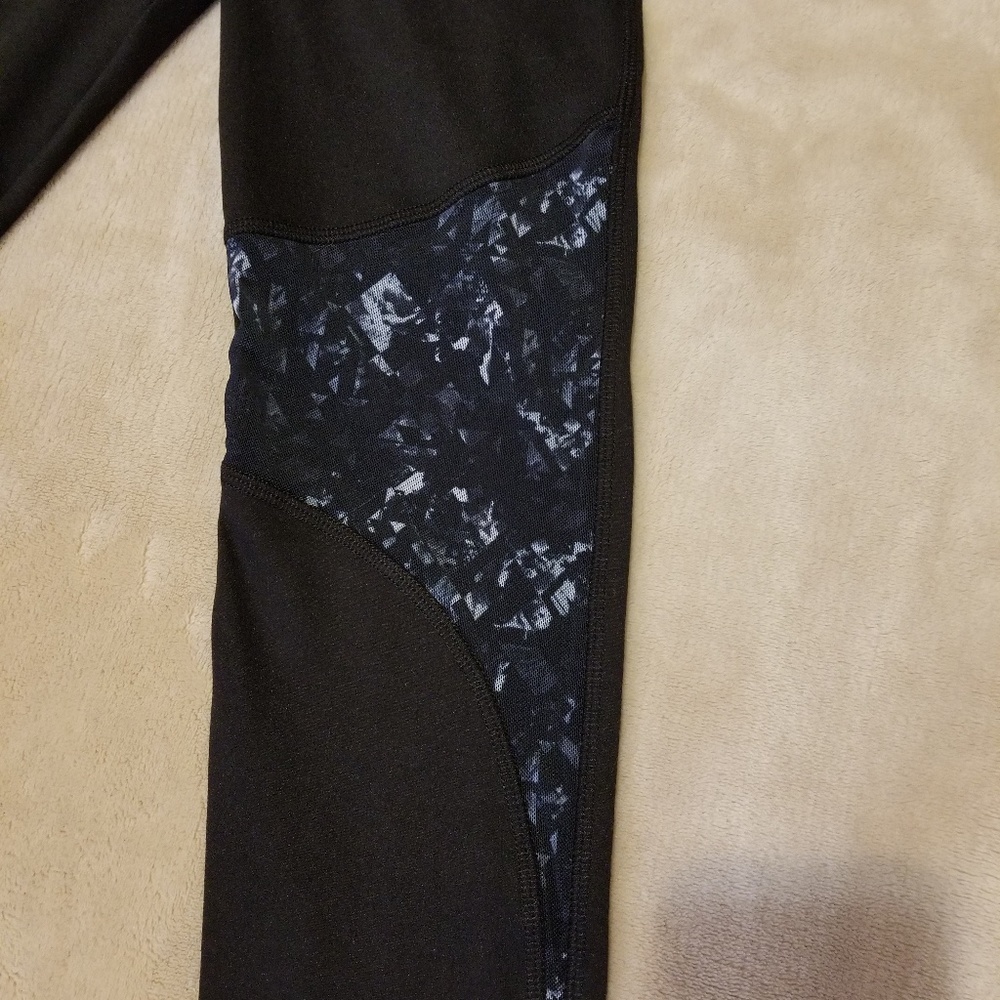 🧘‍♀️Mesh Inset High-Waisted Active Capris🧘‍♀️ - Picture 7 of 7